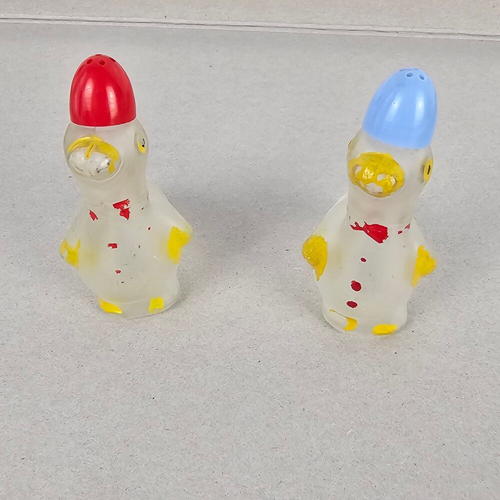 VTG pair salt and pepper shakers glass ducks with red and yellow paint
